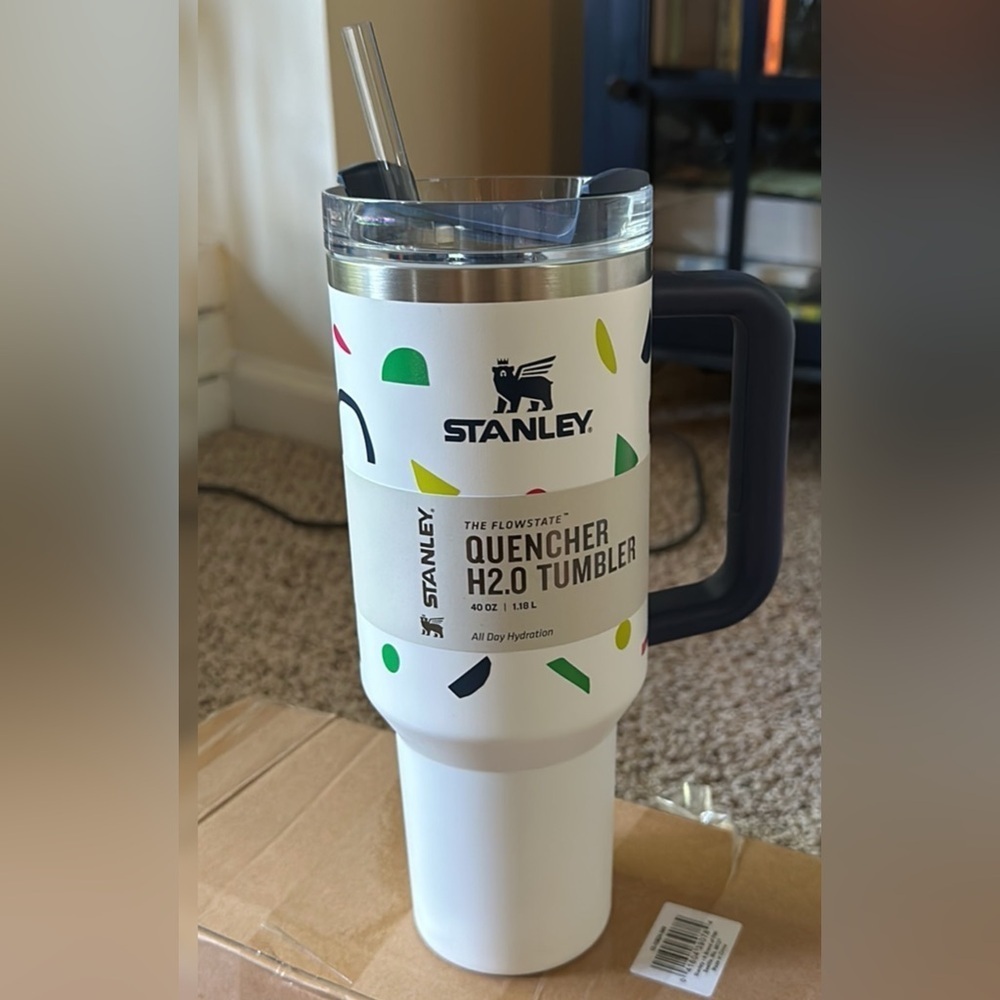 💙STANLEY QUENCHER H2.O 40oz - Picture 2 of 3